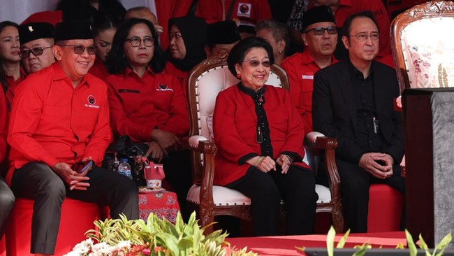 Sekjen PDIP Hasto Kristiyanto angkat suara soal ketidakhadiran Megawati Soekarnoputri dalam upacara peringatan Hari Kemerdekaan di Istana Kepresidenan.
