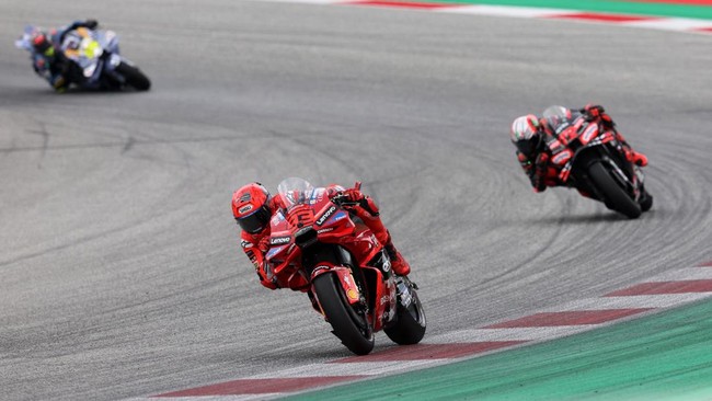 Marc Marquez meraih kemenangan di MotoGP Austria 2025 setelah mengalahkan Marco Bezzecchi. Ini adalah kemenangan keenam berturut-turutnya di musim 2025.