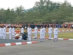 Siswi Paskibraka di Dompu Pingsan Saat Pengibaran Merah Putih