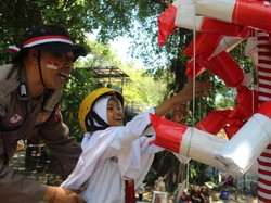Pengunjung Padati KBS Saat HUT ke-80 RI, Ikuti Aneka Lomba dan Outbond