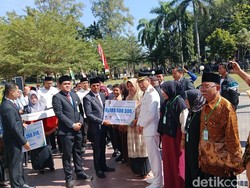 Pemkab Lombok Timur Hadiahkan Jamsostek Guru Ngaji dan Marbot di HUT RI
