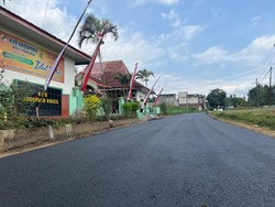 Warga Krucil Probolinggo Dapat Kado Jalan Mulus Saat HUT RI
