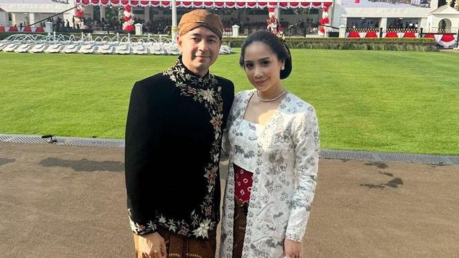 Potret Raffi Ahmad dan Nagita Slavina Serasi Kenakan Adat Jawa di Istana Merdeka