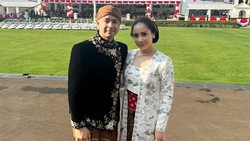 img-title Potret Raffi Ahmad dan Nagita Slavina Serasi Kenakan Adat Jawa di Istana Merdeka