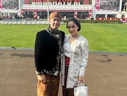 Potret Raffi Ahmad dan Nagita Slavina Serasi Kenakan Adat Jawa di Istana Merdeka