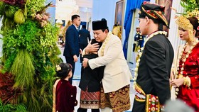 Prabowo Peluk Anak Gibran Usai Upacara HUT RI di Istana