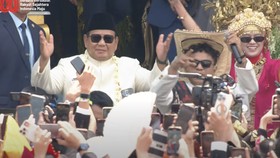 Kala Prabowo Ikut Turun Joget 'Tabola Bale' di Istana Merdeka