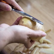 Jangan Dibuang! 6 Kulit Buah dan Sayur Ini Punya Banyak Nutrisi