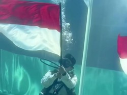 Haru dan Bangga Ruben Onsu Kibarkan Merah Putih Bersama Hiu