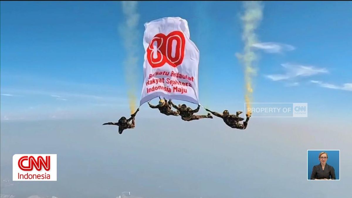 VIDEO: Aksi Penerjun TNI di "Free Fall Victory Jump" di HUT ke-80 RI