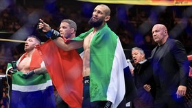 Juara UFC, Khamzat Bawa Bendera Palestina dan Teriak 'Allahu Akbar'