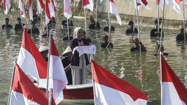Berikut kumpulan contoh puisi yang cocok untuk ditampilkan di peringatan Hari Kemerdekaan Republik Indonesia pada 17 Agustus.