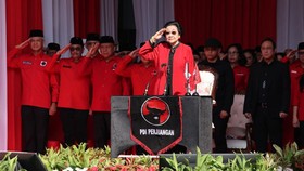 Megawati Terisak Pimpin Upacara HUT Ke-80 RI di Depan Kader