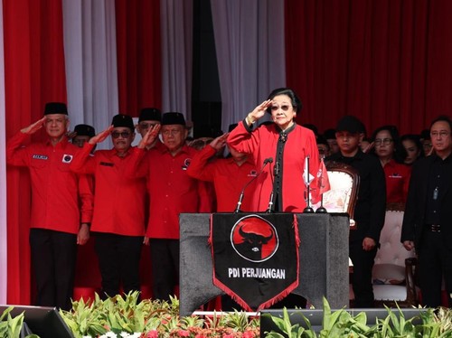 Megawati Terisak Pimpin Upacara HUT Ke-80 RI di Depan Kader
