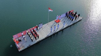 FOTO: Melihat Keunikan Upacara HUT ke-80 RI di Pelosok Negeri
