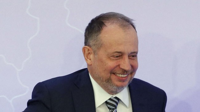 Vladimir Lisin adalah taipan baja terkaya Rusia pemilik NLMK. Meski ditaksir memiliki harta Rp429 triliun ini punya hobi 'sederhana' untuk sekelas crazy rich.