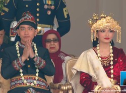 Gibran Pakai Baju Adat Gayo, Selvi Pakai Baju Kurung Palembang