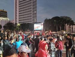 Warga Mulai Padati Bundaran HI Jelang Karnaval Perayaan HUT Ke-80 RI