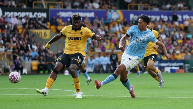 Pep Guardiola memuji Tijjani Reijnders setelah debut gemilangnya di Manchester City, mencetak gol dan assist dalam kemenangan 4-0 atas Wolverhampton.