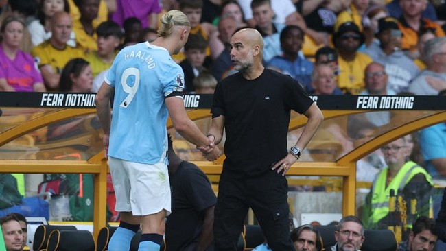 Guardiola Bikin Kuping Slot Panas, Sebut Haaland di Atas Isak Pep Guardiola memanaskan rivalitas City vs Liverpool dengan menyebut Haaland lebih baik dari Isak. Siapakah striker terbaik dunia? Temukan jawabannya!
