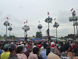 Puluhan Mobil Hias-Lomba Panjat Pinang Meriahkan HUT RI di Lubuklinggau