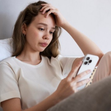 5 Ciri Pasangan Red Flag Bisa Terlihat dari Chat-nya, Jangan Diabaikan!