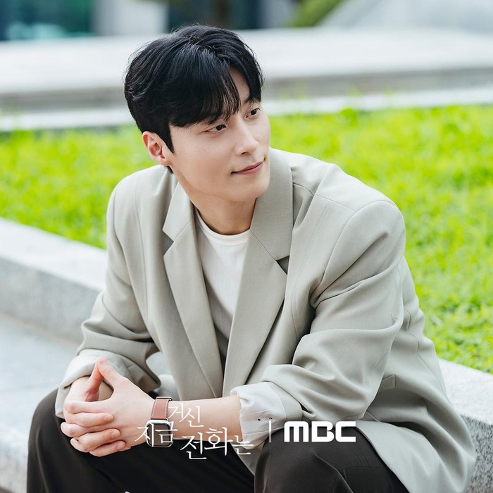 Dalam When the Phone Rings, Heo Nam Jun berperan sebagai Ji Sang Woo. Ji Sang Woo merupakan seorang psikiater dengan kepribadian yang hangat sekaligus mengelola kanal YouTube