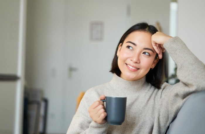 Waktu terbaik minum teh dan kopi agar mood baik. Lakukan pada 2,5 jam pertama setelah bangun tidur./Foto: freepik.com/benzoix