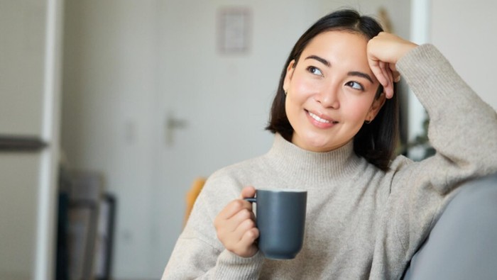 Waktu terbaik minum teh dan kopi agar mood baik. Lakukan pada 2,5 jam pertama setelah bangun tidur./Foto: freepik.com/benzoix