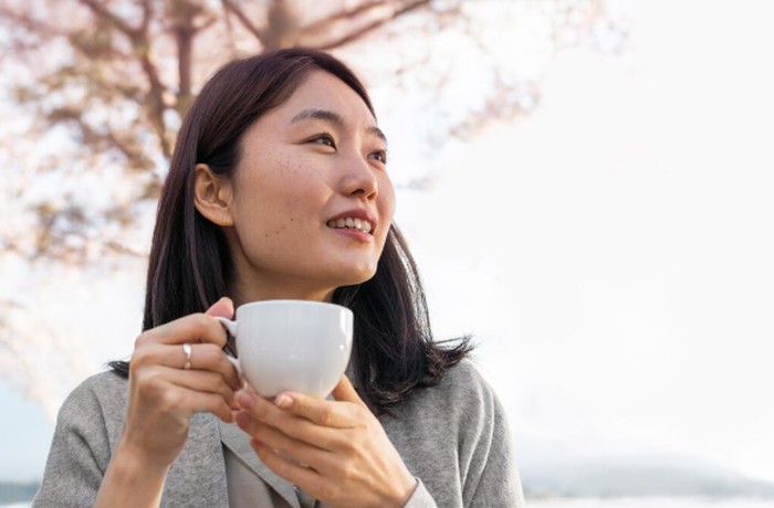 Fakta minum teh dan kopi yang bisa bikin mood baik. Sebab, bisa meningkatkan emosi positif/ Foto: freepik.com/freepik