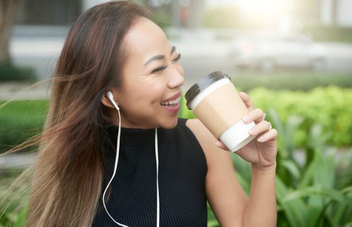 Fakta minum teh dan kopi yang bisa bikin mood baik. Selain hilangkan kantuk, bisa buat suasana hati lebih baik/Foto: freepik.com/pressfoto