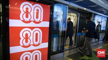 FOTO: Jalan-jalan Naik MRT dengan Tarif Khusus Rp80