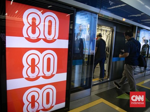 FOTO: Jalan-jalan Naik MRT dengan Tarif Khusus Rp80 