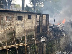21 KK Terdampak Kebakaran di Cilentah Bandung