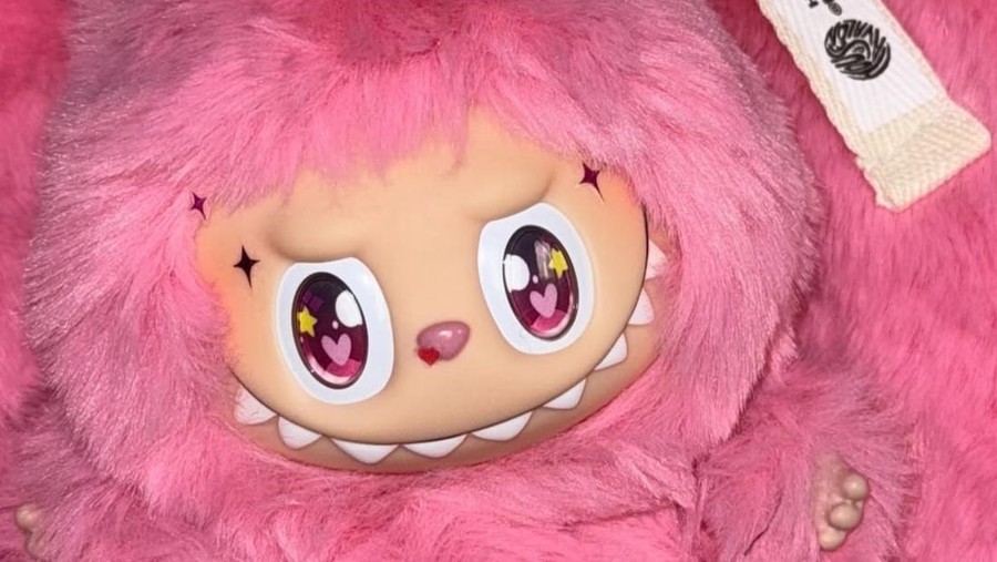 Lisa BLACKPINK pakai kostum panggung bertema Labubu di konser London&comma; Sabtu &lpar;16&sol;8&sol;2025&rpar;&period;