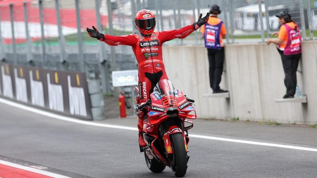 Banjir Insiden, Marquez Jadi Pemenang Pembalap Ducati, Marc Marquez, memenangkan MotoGP Hungaria 2025 usai jadi nan tercepat di Sirkuit Balaton Park, Minggu (24/8).