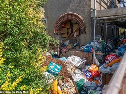 Lansia Hobi Timbun Sampah Bikin Rumah Tetangga Nggak Ada yang Laku Terjual