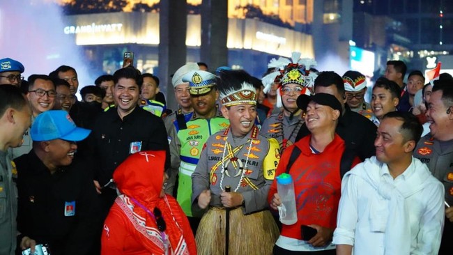 Kapolri Jenderal Listyo Sigit Prabowo yang hadir langsung di lokasi, meninjau kegiatan dan memastikan seluruh rangkaian berlangsung aman dan tertib.