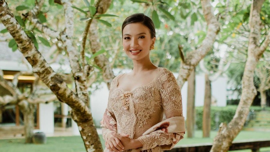 Raline Shah dalam balutan kebaya