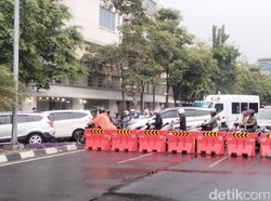 Akses ke Jalan Gubernur Suryo Ditutup Jelang Pesta Rakyat, Lalin Merayap!