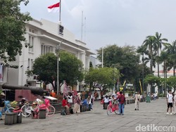 Serunya Jani dan Keluarga Pertama Kali ke Kota Tua Saat Libur HUT RI