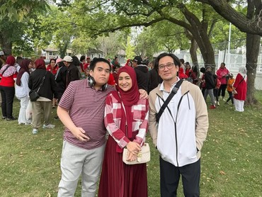 img-title Cara Tengku Firmansyah dan Cindy Fatikasari Rayakan HUT RI ke-80 di Kanada