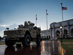 Dikerahkan Trump, Garda Nasional Mulai Patroli Bersenjata di Ibu Kota AS