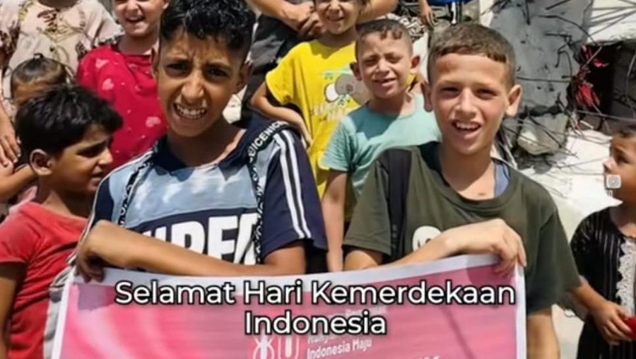 Warga Palestina Ucapkan Selamat HUT RI-80 dari Tenda Pengungsian Warga Palestina Ucapkan Selamat HUT RI-80 dari Tenda Pengungsian