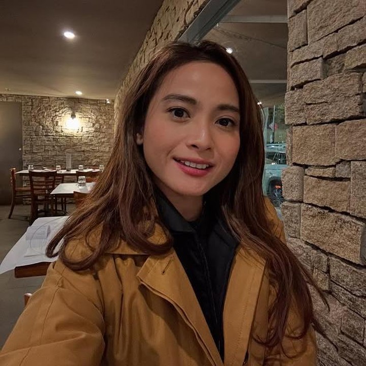 <p>Aktris Acha Septriasa menikah dengan Vicky Kharisma pada 11 Desember 2016, dan dari pernikahan keduanya dikaruniai seorang putri cantik bernama Bridgia Kalina Kharisma, yang akrab dipanggil Brie. Sembilan tahun mengaruhi bahtera rumah tangga, Acha dan Vicky memutuskan untuk bercerai pada Mei 2025. Kini, Acha menjalani kehidupan barunya sebagai <em>single parent</em>, Bunda. (Foto: Instagram @septriasaacha)</p>