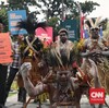 FOTO: Doa dan Ritual Adat Aktivis-Korban PSN di Depan MK