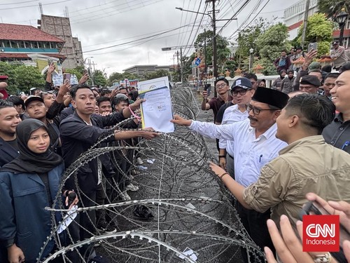 Audiensi Massa Nakama Bergerak dan DPRD Jatim Berjalan Alot