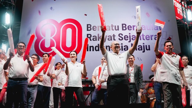 Bank Mandiri merayakan HUT RI ke-80 dengan Pesta Rakyat dan Karnaval Kemerdekaan, mendukung UMKM dan memperkuat ekonomi rakyat melalui hiburan dan kolaborasi.