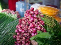 Harga Sembako Jogja Hari Ini 19 Agustus 2025: Bawang Merah Anjlok Banget!