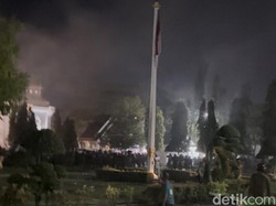 Demo Tolak Kenaikan PBB di Bone Ricuh Usai Dialog Buntu, Massa Lempar Batu